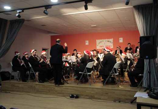 A Banda Xuvenil  e a Banda de Música Isabel ll de Touro, protagonistas do Concerto de Nadal